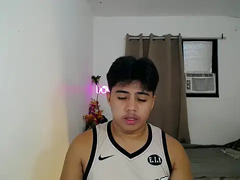 Snapshot of Hugecock2hundle_intown chatting on 11-15-25, 06:48 Hugecock2hundle intown online show from 11-15-25, 06:48