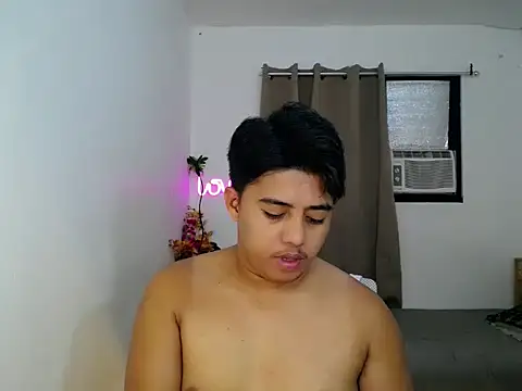 Snapshot of Hugecock2hundle_intown chatting on 11-25-25, 12:05 Hugecock2hundle intown online show from 11-25-25, 12:05