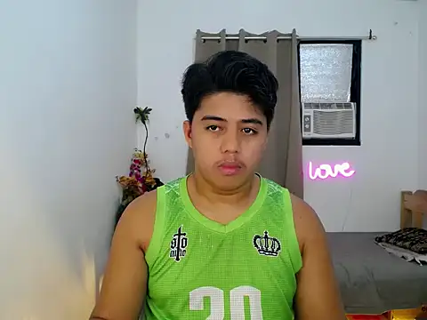 Snapshot of Hugecock2hundle_intown chatting on 11-28-25, 07:33 Hugecock2hundle intown online show from 11-28-25, 07:33