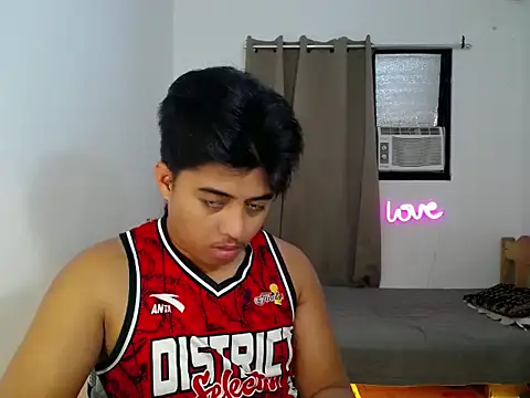 Snapshot of Hugecock2hundle_intown chatting on 11-29-25, 02:53 Hugecock2hundle intown online show from 11-29-25, 02:53