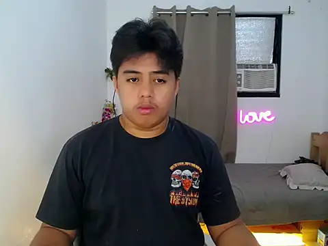 Snapshot of Hugecock2hundle_intown chatting on 12-03-25, 04:05 Hugecock2hundle intown online show from 12-03-25, 04:05