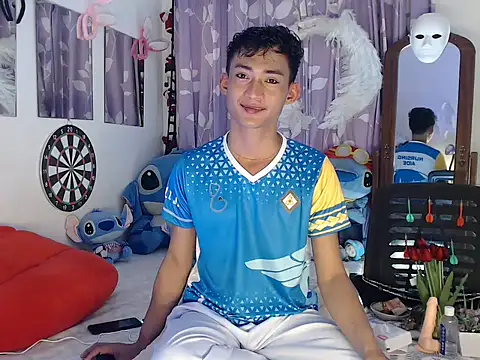 Snapshot of good_boy_in_bed chatting on 10-03-25, 06:32 good boy in bed online show from 10-03-25, 06:32
