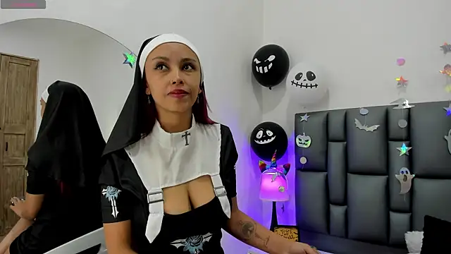 Snapshot of valeriasweet_ chatting on 10-16-25, 01:12 valeriasweet online show from 10-16-25, 01:12