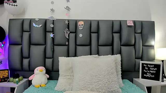 valeriasweet  online show from 10-23-25, 08:07