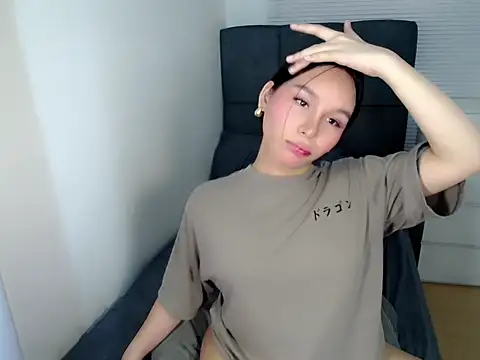 holly tabby online show from 12-21-25, 03:02