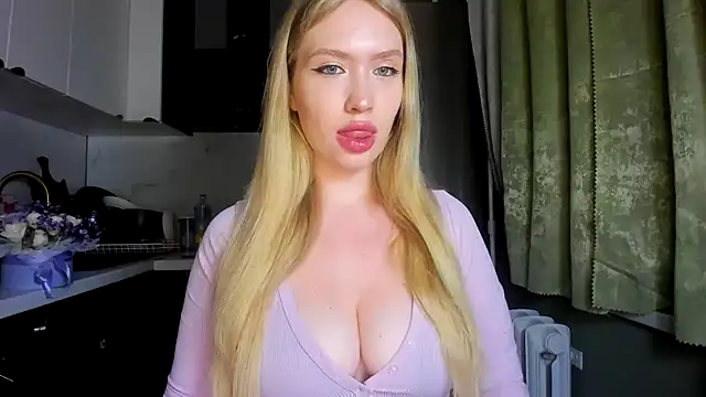 Snapshot of NicoleRiccii chatting on 09-25-25, 07:39 NicoleRiccii online show from 09-25-25, 07:39