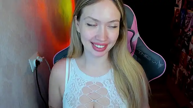 Snapshot of NicoleRiccii chatting on 12-17-25, 11:33 NicoleRiccii online show from 12-17-25, 11:33