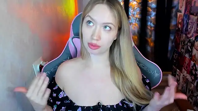 Snapshot of NicoleRiccii chatting on 01-09-26, 10:22 NicoleRiccii online show from 01-09-26, 10:22