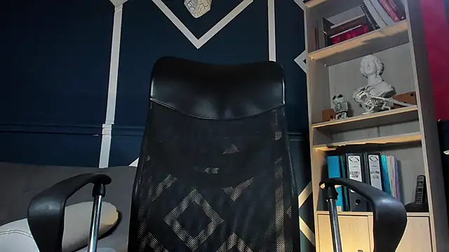 etham wolf  online show from 11-08-25, 11:10