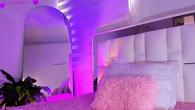 Snapshot of sara_goddess01 chatting on 09-18-25, 06:10 sara goddess01 online show from 09-18-25, 06:10