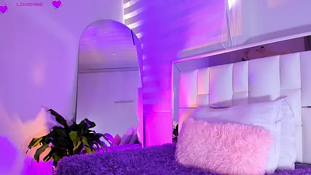 Snapshot of sara_goddess01 chatting on 09-19-25, 06:08 sara goddess01 online show from 09-19-25, 06:08