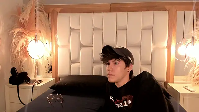 Daphne And Roger online show from 09-20-25, 11:33