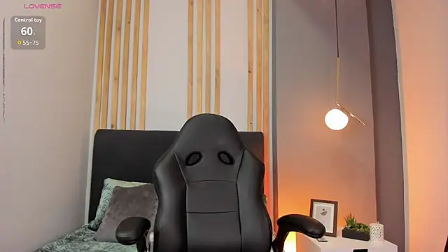 Snapshot of ivy_collins_ chatting on 10-24-25, 09:44 ivy collins online show from 10-24-25, 09:44