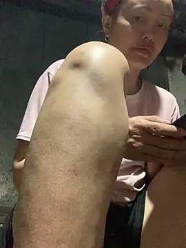 Snapshot of May125 chatting on 04-12-26, 03:28 May125 online show from 04-12-26, 03:28