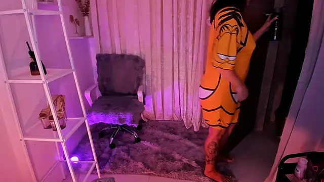 Snapshot of MS_VALERIA chatting on 10-11-25, 05:50 MS VALERIA online show from 10-11-25, 05:50