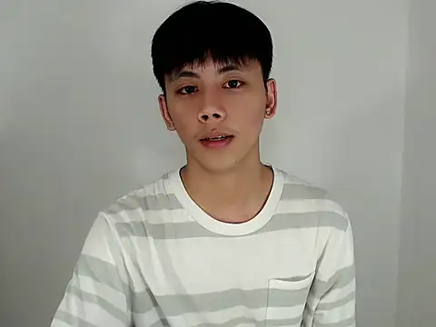 Snapshot of ynotyu chatting on 12-16-25, 03:28 ynotyu online show from 12-16-25, 03:28