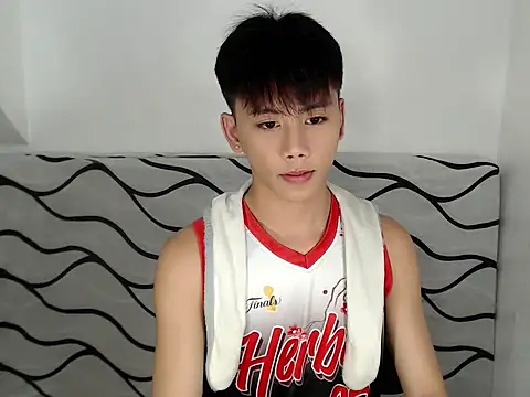 Snapshot of ynotyu chatting on 07-10-26, 04:42 ynotyu online show from 07-10-26, 04:42