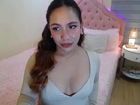 ur seductivelaura online show from 12-04-25, 09:56