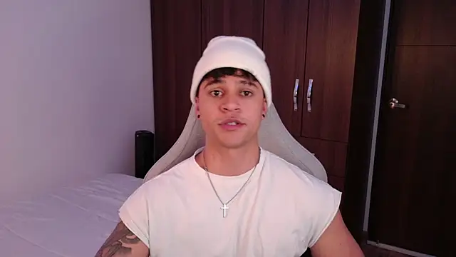 domsantiago  online show from 09-21-25, 03:52