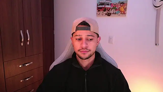 Snapshot of domsantiago_ chatting on 12-21-25, 01:57 domsantiago online show from 12-21-25, 01:57