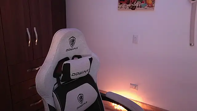 Snapshot of domsantiago_ chatting on 02-10-26, 03:21 domsantiago online show from 02-10-26, 03:21