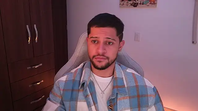 Snapshot of domsantiago_ chatting on 03-09-26, 03:32 domsantiago online show from 03-09-26, 03:32