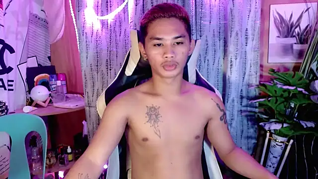 Snapshot of asianhardcock25 chatting on 10-19-25, 11:44 asianhardcock25 online show from 10-19-25, 11:44