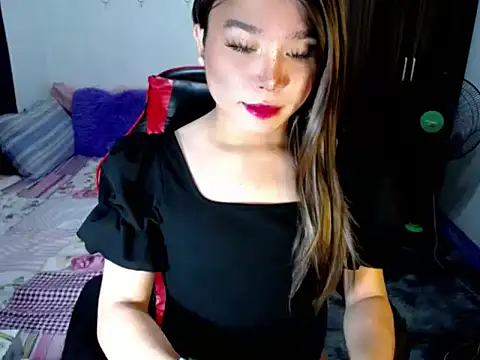 Urassiansweetcummer online show from 10-08-25, 02:14