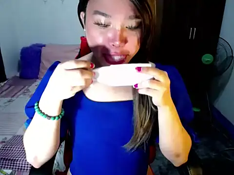 Urassiansweetcummer online show from 10-12-25, 03:16