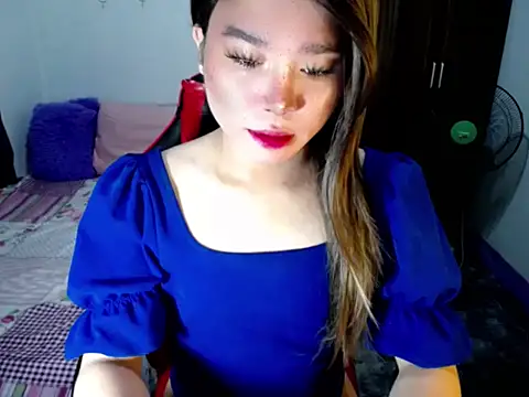 Urassiansweetcummer online show from 10-15-25, 02:22