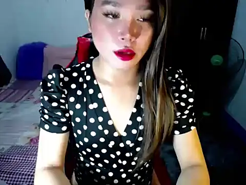 Urassiansweetcummer online show from 10-22-25, 01:50