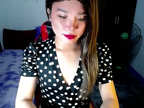 Urassiansweetcummer online show from 11-20-25, 12:27