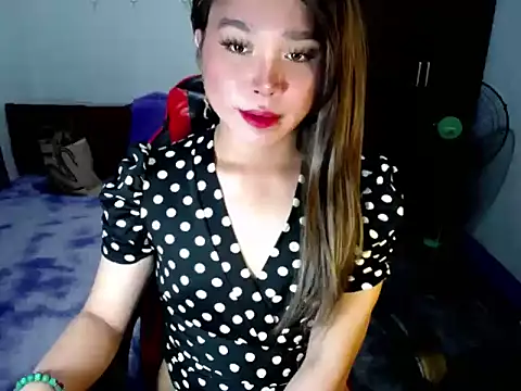 Urassiansweetcummer online show from 11-21-25, 08:57