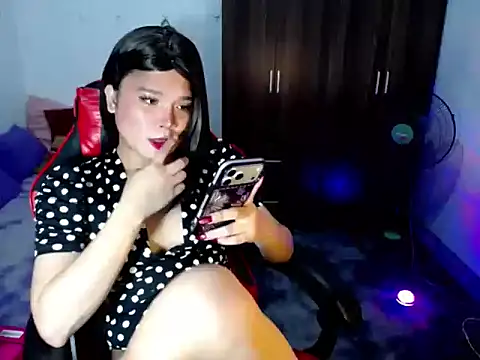Snapshot of Urassiansweetcummer chatting on 06-18-26, 09:14 Urassiansweetcummer online show from 06-18-26, 09:14