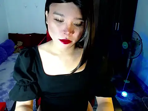 Snapshot of Urassiansweetcummer chatting on 06-20-26, 02:14 Urassiansweetcummer online show from 06-20-26, 02:14