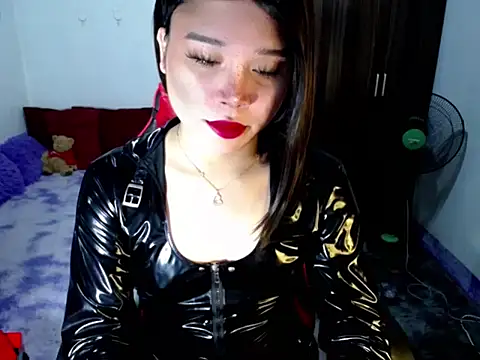 Snapshot of Urassiansweetcummer chatting on 06-30-26, 11:28 Urassiansweetcummer online show from 06-30-26, 11:28