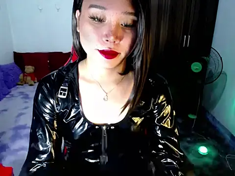 Snapshot of Urassiansweetcummer chatting on 07-02-26, 10:49 Urassiansweetcummer online show from 07-02-26, 10:49