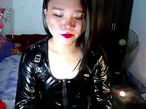Snapshot of Urassiansweetcummer chatting on 07-23-26, 01:52 Urassiansweetcummer online show from 07-23-26, 01:52