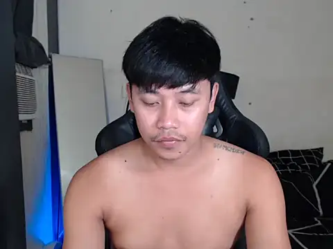 Snapshot of alexsuckable01 chatting on 09-15-25, 01:11 alexsuckable01 online show from 09-15-25, 01:11