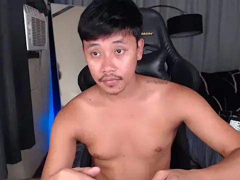 Snapshot of alexsuckable01 chatting on 03-11-26, 06:30 alexsuckable01 online show from 03-11-26, 06:30