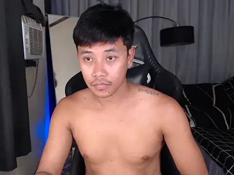 Snapshot of alexsuckable01 chatting on 03-12-26, 05:46 alexsuckable01 online show from 03-12-26, 05:46