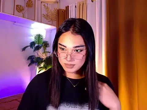 Snapshot of magnificent_kitana chatting on 04-27-26, 05:44 magnificent kitana online show from 04-27-26, 05:44