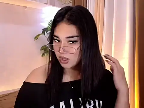 Snapshot of magnificent_kitana chatting on 05-10-26, 09:42 magnificent kitana online show from 05-10-26, 09:42