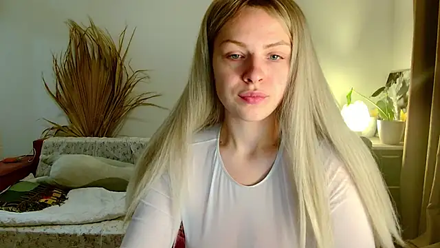 Snapshot of babylilly00 chatting on 11-18-25, 05:17 babylilly00 online show from 11-18-25, 05:17