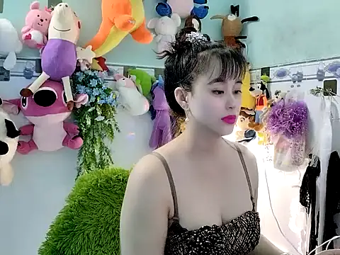 emgaixinhngoan online show from 10-16-25, 04:13