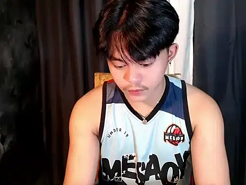 Snapshot of urguy_toshi chatting on 09-21-25, 03:19 urguy toshi online show from 09-21-25, 03:19