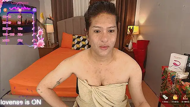 Snapshot of EvaTheMistress chatting on 10-23-25, 03:06 EvaTheMistress online show from 10-23-25, 03:06