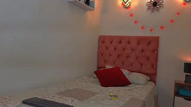 Kyra Honey online show from 10-06-25, 08:06