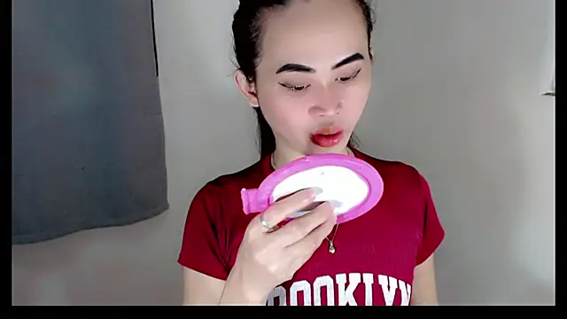 Snapshot of slutty_afina chatting on 10-24-25, 06:32 slutty afina online show from 10-24-25, 06:32