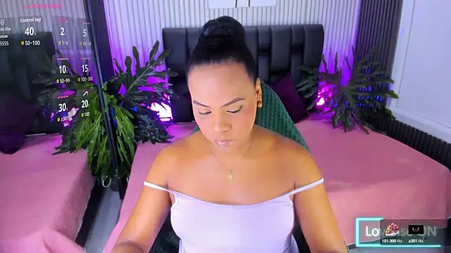 Snapshot of AriebonyBrooke chatting on 10-16-25, 11:44 AriebonyBrooke online show from 10-16-25, 11:44